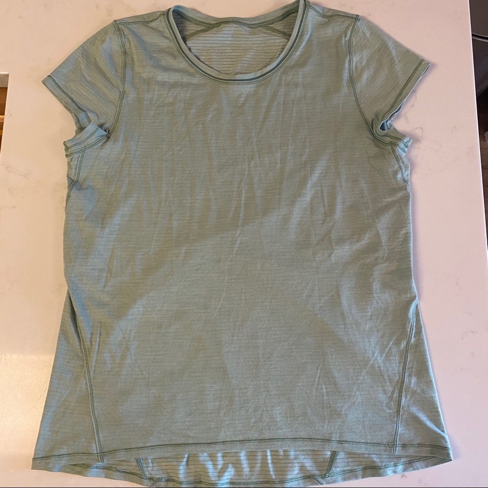 Lululemon tshirt